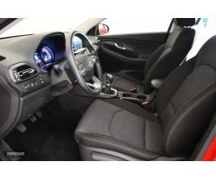 Hyundai i30 1.5 DPI Klass SLX 110 de 2024 con 7.426 Km por 20.990 EUR. en Pontevedra
