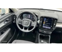 Volvo XC40 1.5 T2 MOMENTUM PRO AUTO 129 5P de 2022 con 48.738 Km por 27.900 EUR. en Cordoba