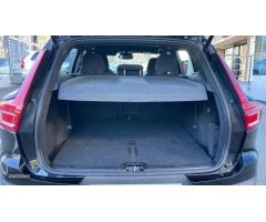 Volvo XC40 2.0 B3 CORE AUTO 5P de 2024 con 29.431 Km por 33.900 EUR. en Vizcaya