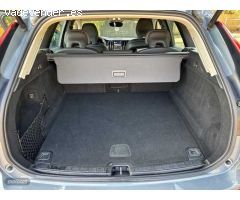 Volvo XC 60 Core, B4 Mild Hybrid, Diesel de 2023 con 37.495 Km por 42.900 EUR. en Badajoz
