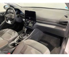 Hyundai Ioniq 1.6 GDI Tecno de 2021 con 65.700 Km por 17.890 EUR. en Barcelona