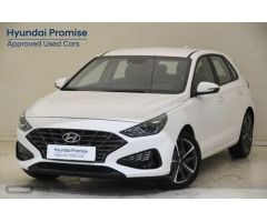 Hyundai i30 1.5 DPI Klass SLX 110 de 2024 con 10.905 Km por 19.300 EUR. en Barcelona