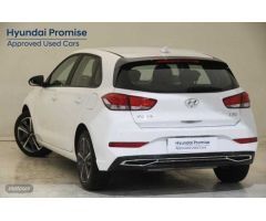 Hyundai i30 1.5 DPI Klass SLX 110 de 2024 con 10.905 Km por 19.300 EUR. en Barcelona