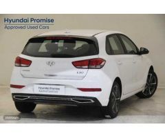 Hyundai i30 1.5 DPI Klass SLX 110 de 2024 con 10.905 Km por 19.300 EUR. en Barcelona