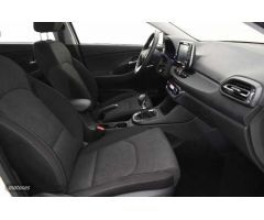 Hyundai i30 1.5 DPI Klass SLX 110 de 2024 con 10.905 Km por 19.300 EUR. en Barcelona