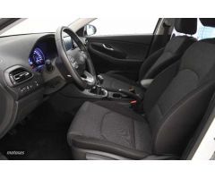 Hyundai i30 1.5 DPI Klass SLX 110 de 2024 con 10.905 Km por 19.300 EUR. en Barcelona