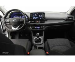 Hyundai i30 1.5 DPI Klass SLX 110 de 2024 con 10.905 Km por 19.300 EUR. en Barcelona