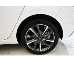 Hyundai i30 1.5 DPI Klass SLX 110 de 2024 con 10.905 Km por 19.300 EUR. en Barcelona