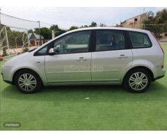 Ford C-Max Ghia de 2005 con 125.000 Km por 3.900 EUR. en Murcia