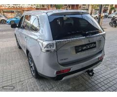 Mitsubishi Outlander Phev Kaiteki de 2015 con 148.000 Km por 14.500 EUR. en Barcelona