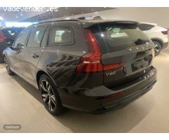 Volvo V 60 Plus, B4 Mild hybrid, Diesel, Dark de 2025 con 1 Km por 46.200 EUR. en Navarra