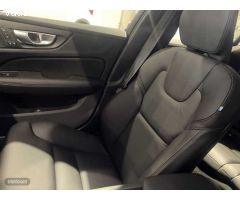 Volvo V 60 Plus, B4 Mild hybrid, Diesel, Dark de 2025 con 1 Km por 46.200 EUR. en Navarra