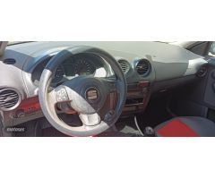 Seat Cordoba sterlan de 2004 con 219.600 Km por 3.900 EUR. en Sevilla