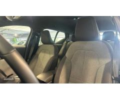 Volvo XC40 XC40 Core, B3 Mild hybrid, Gasolina de 2024 con 22.252 Km por 34.900 EUR. en Barcelona