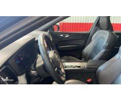 Volvo XC 60 todoterreno 2.0 B4 D PLUS DARK AUTO 197 5P de 2023 con 24.860 Km por 99.999 EUR. en Sevi