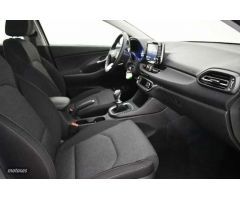 Hyundai i30 1.5 DPI Klass SLX 110 de 2024 con 18.532 Km por 17.900 EUR. en Girona