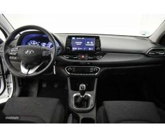 Hyundai i30 1.5 DPI Klass SLX 110 de 2024 con 18.532 Km por 17.900 EUR. en Girona
