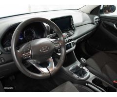 Hyundai i30 1.5 DPI Klass SLX 110 de 2024 con 4.852 Km por 19.490 EUR. en Cadiz