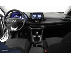 Hyundai i30 1.5 DPI Klass SLX 110 de 2024 con 15.957 Km por 19.490 EUR. en Cadiz