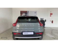 Volvo XC40 XC40 Core, B3 Mild hybrid, Gasolina de 2024 con 29.460 Km por 33.900 EUR. en Cadiz