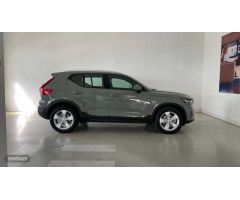 Volvo XC40 XC40 Core, B3 Mild hybrid, Gasolina de 2024 con 29.460 Km por 33.900 EUR. en Cadiz