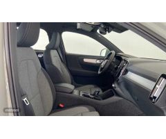 Volvo XC40 XC40 Core, B3 Mild hybrid, Gasolina de 2024 con 29.460 Km por 33.900 EUR. en Cadiz