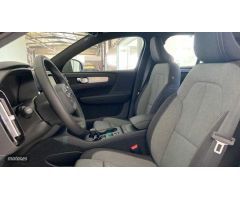 Volvo XC40 XC40 Core, B3 Mild hybrid, Gasolina de 2024 con 29.460 Km por 33.900 EUR. en Cadiz