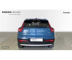 Volvo XC40 XC40 Core, B3 Mild hybrid, Gasolina de 2024 con 28.517 Km por 33.900 EUR. en Cadiz