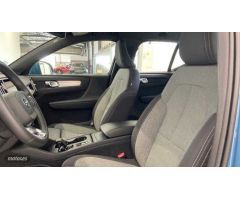 Volvo XC40 XC40 Core, B3 Mild hybrid, Gasolina de 2024 con 28.517 Km por 33.900 EUR. en Cadiz