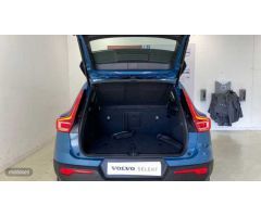 Volvo XC40 XC40 Core, B3 Mild hybrid, Gasolina de 2024 con 28.517 Km por 33.900 EUR. en Cadiz