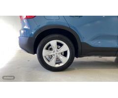 Volvo XC40 XC40 Core, B3 Mild hybrid, Gasolina de 2024 con 28.517 Km por 33.900 EUR. en Cadiz