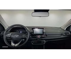 Hyundai i30 1.5 DPI Klass SLX 110 de 2023 con 14.300 Km por 17.900 EUR. en Madrid