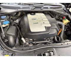 Volkswagen Touareg 2.5 TDI 4X4 BIXENON-NAVI DVD-KLIATIZADOR de 2005 con 347.000 Km por 5.500 EUR. en