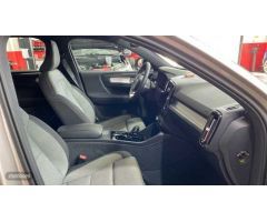 Volvo XC40 TODOTERRENO 2.0 B3 PLUS DARK AUTOMATICO 163CV 5P de 2023 con 28.038 Km por 99.999 EUR. en