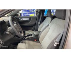 Volvo XC40 TODOTERRENO 2.0 B3 PLUS DARK AUTOMATICO 163CV 5P de 2023 con 28.038 Km por 99.999 EUR. en