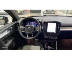 Volvo XC40 TODOTERRENO 2.0 B3 PLUS DARK AUTOMATICO 163CV 5P de 2023 con 28.038 Km por 99.999 EUR. en