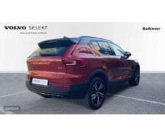Volvo XC40 2.0 B3 R-DESIGN AUTO 163 5P de 2022 con 33.722 Km por 29.900 EUR. en Madrid