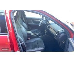 Volvo XC40 2.0 B3 R-DESIGN AUTO 163 5P de 2022 con 33.722 Km por 29.900 EUR. en Madrid