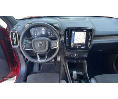 Volvo XC40 2.0 B3 R-DESIGN AUTO 163 5P de 2022 con 33.722 Km por 29.900 EUR. en Madrid