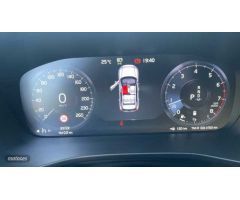 Volvo XC40 2.0 B3 R-DESIGN AUTO 163 5P de 2022 con 33.722 Km por 29.900 EUR. en Madrid