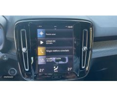 Volvo XC40 2.0 B3 R-DESIGN AUTO 163 5P de 2022 con 33.722 Km por 29.900 EUR. en Madrid