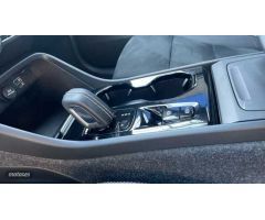 Volvo XC40 2.0 B3 R-DESIGN AUTO 163 5P de 2022 con 33.722 Km por 29.900 EUR. en Madrid