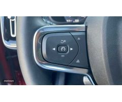 Volvo XC40 2.0 B3 R-DESIGN AUTO 163 5P de 2022 con 33.722 Km por 29.900 EUR. en Madrid