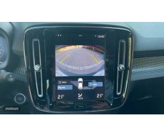 Volvo XC40 2.0 B3 R-DESIGN AUTO 163 5P de 2022 con 33.722 Km por 29.900 EUR. en Madrid
