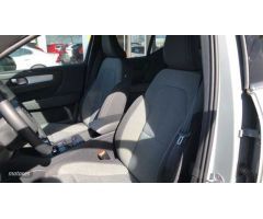 Volvo XC40 1.5 T4 PHEV RECHARGE CORE DCT 211 5P de 2023 con 20.449 Km por 31.995 EUR. en Valladolid