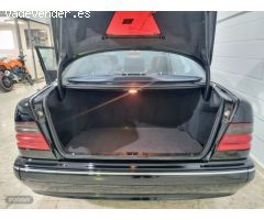 Mercedes Clase E E 320 cdi avangarde de 2000 con 165.000 Km por 4.600 EUR. en Sevilla