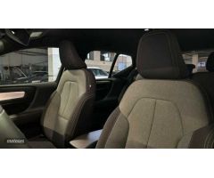 Volvo XC40 2.0 B3 CORE AUTO 5P de 2024 con 32.129 Km por 33.700 EUR. en Valencia