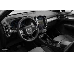 Volvo XC40 XC40 Plus, B3 Mild hybrid, Gasolina, Dark de 2025 con 1 Km por 41.700 EUR. en Madrid
