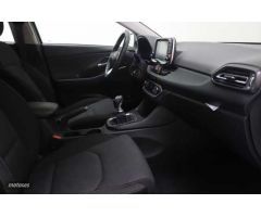 Hyundai i30 1.5 DPI Klass SLX 110 de 2024 con 18.386 Km por 19.990 EUR. en Cadiz
