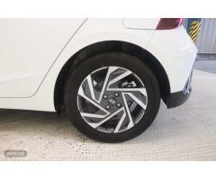 Hyundai i20 1.0 TGDI Klass 100 de 2024 con 11.838 Km por 17.490 EUR. en Madrid